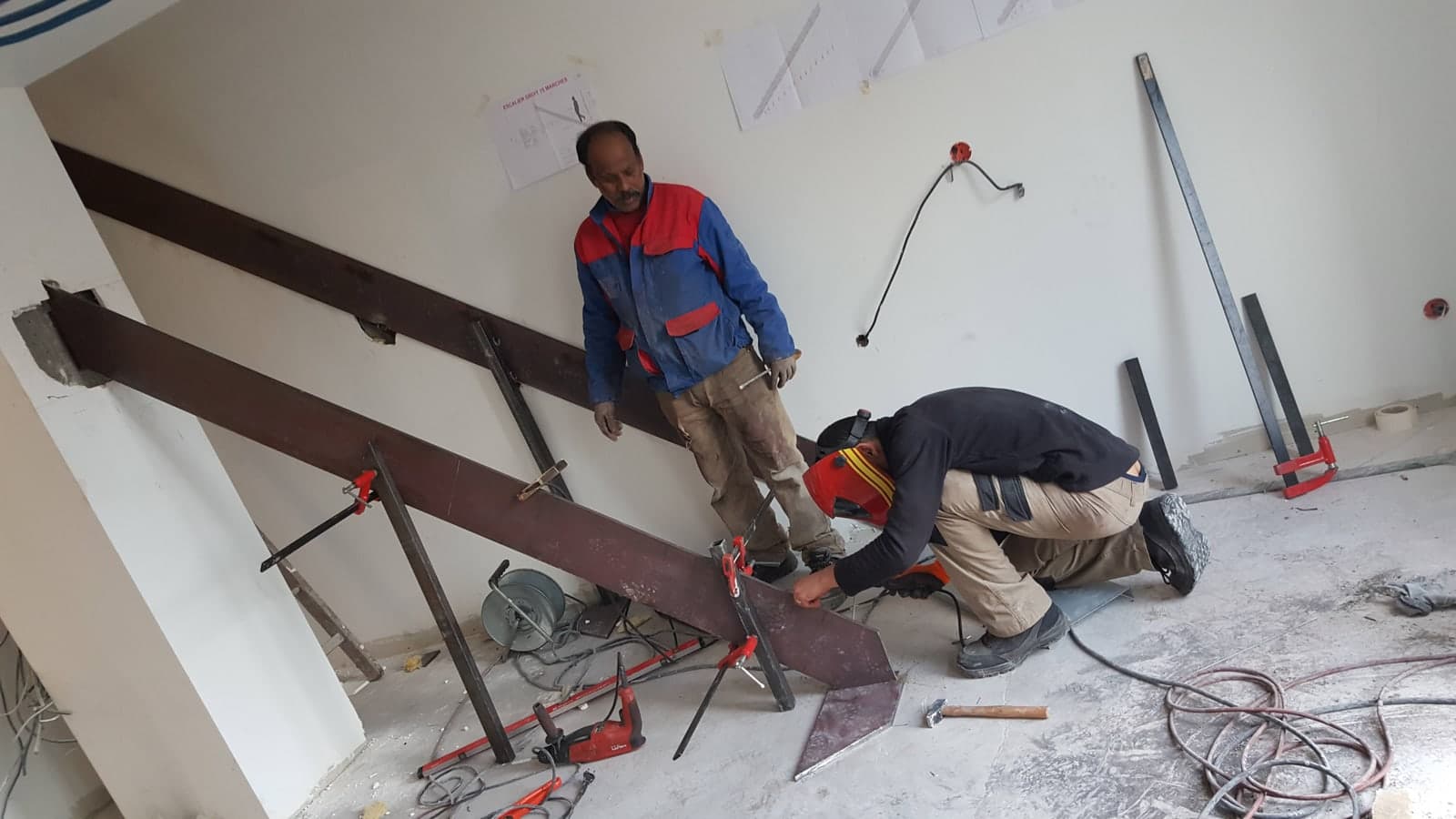 Atelier IEF & CO Groslay — soudeur en action, gerbe d'étincelles