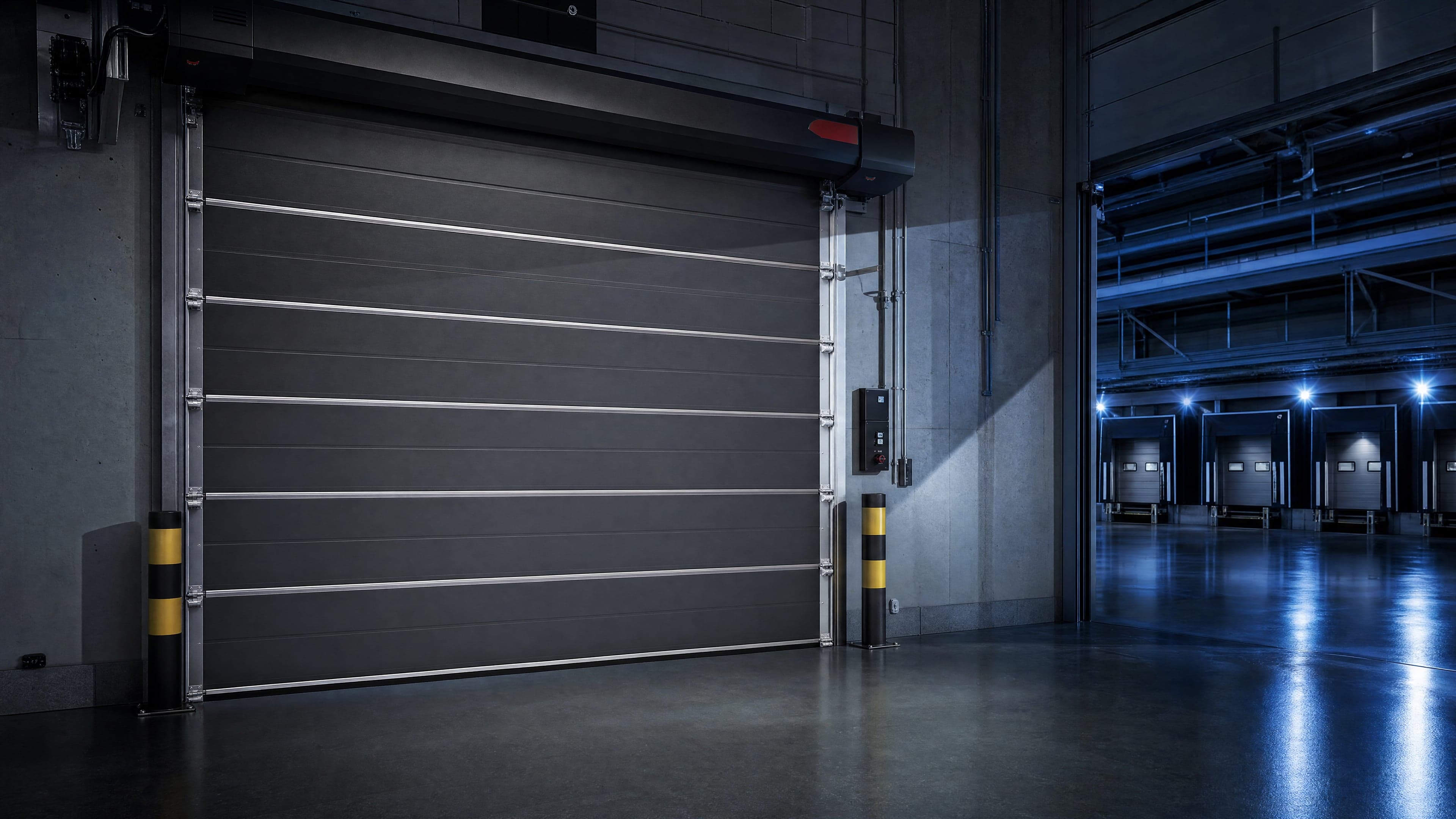 Porte sectionnelle industrielle thermique anthracite gris Hörmann SPU 67 sur quai logistique IDF